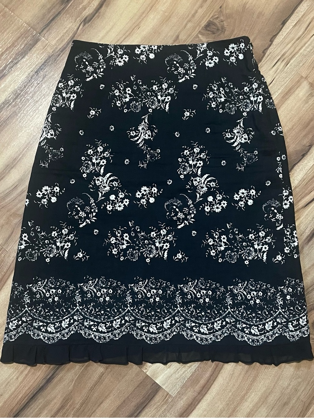 VTG 90s Amanda Smith Silk Blend Black White Floral Lace Hem Midi Skirt Sz 4